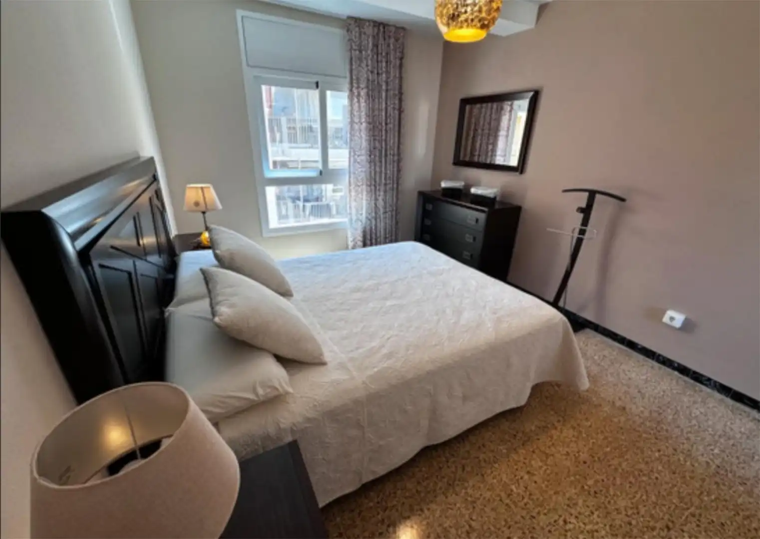 Bedroom of Flat for rent in Valladolid  with Air Conditioner and Furnished
