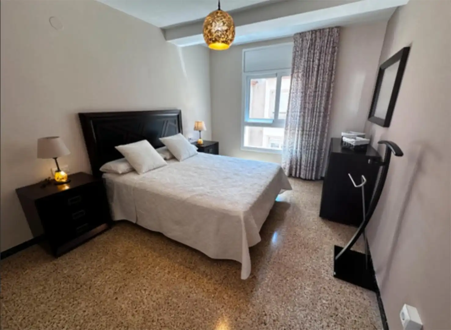 Bedroom of Flat for rent in Valladolid  with Air Conditioner and Furnished