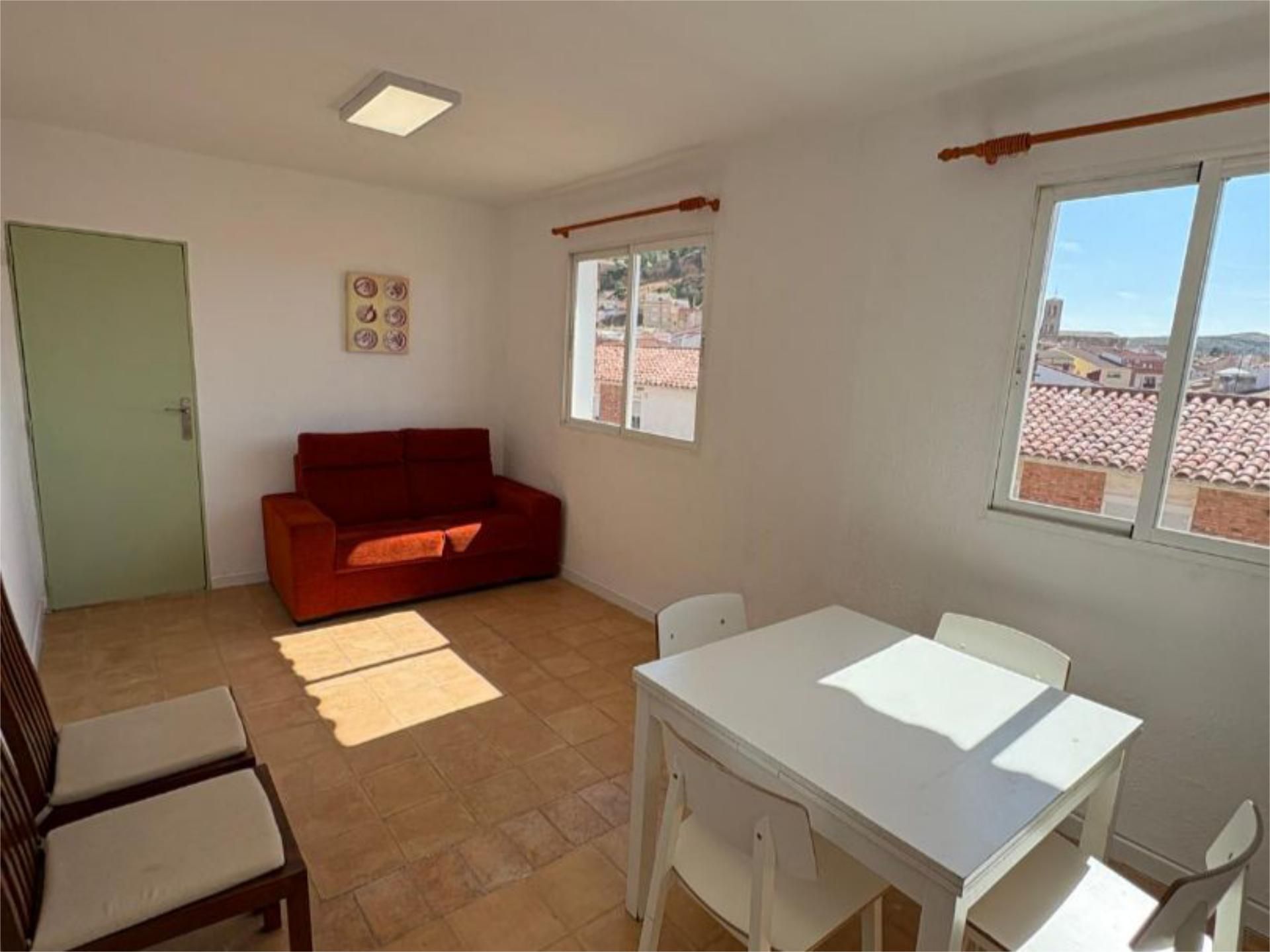 Sala d'estar de Pis de lloguer en Andorra (Teruel) amb Moblat