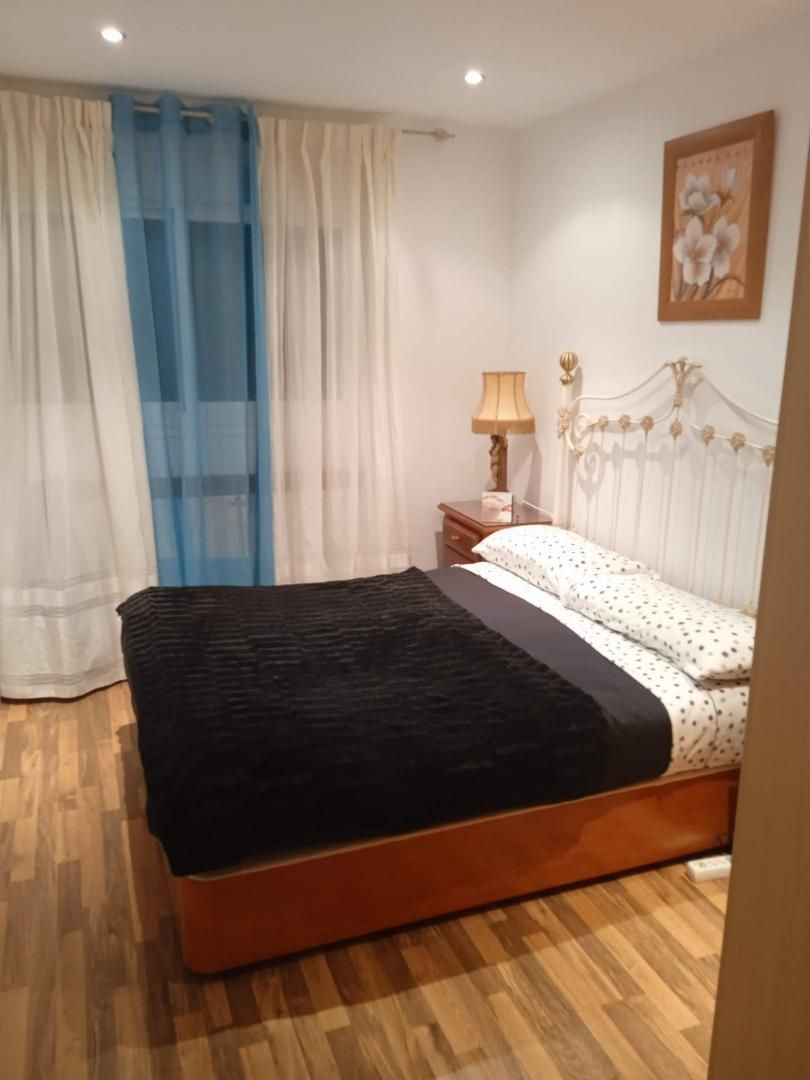 Habitación de Casa adosada para compartir en Badajoz Capital con Aire acondicionado, Parquet y Amueblado