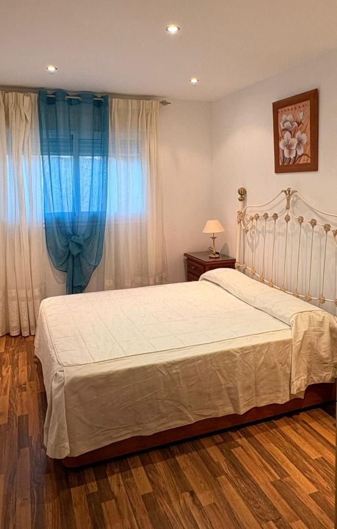 Casa adosada per a compartir a Noria Vieja, 16, Carretera de Sevilla - Los Montitos Dormitori de Casa adosada per a compartir en Badajoz Capital amb Aparcament comunitari