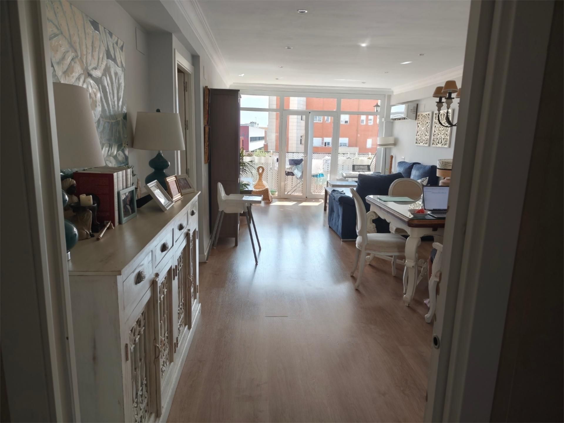 Living room of Flat for sale in  Sevilla Capital  with Air Conditioner and Balcony
