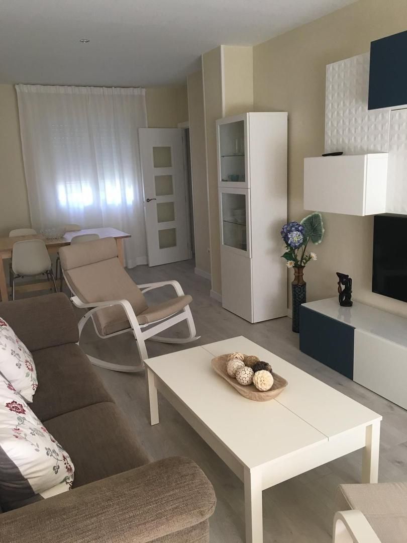 Sala de estar de Piso de alquiler en  Cádiz Capital con Aire acondicionado, Parquet y Terraza