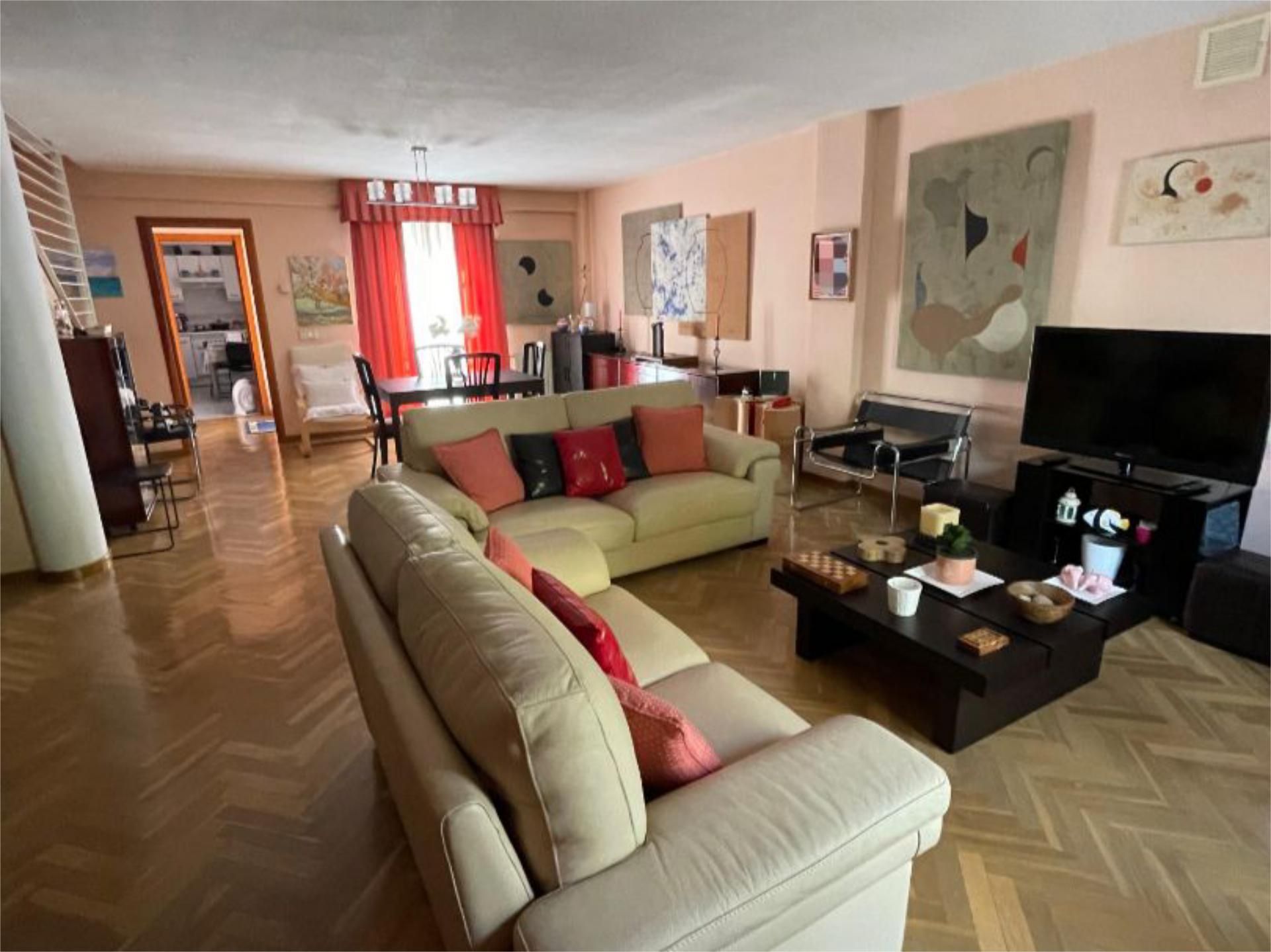 Sala de estar de Casa adosada en venta en Tres Cantos con Calefacción, Jardín privado y Parquet