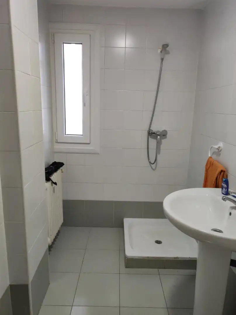 Flat for rent in Avenida de los Escritores, 33, Centro Bathroom of Flat for rent in Ponferrada with Heating, Furnished and Washing machine