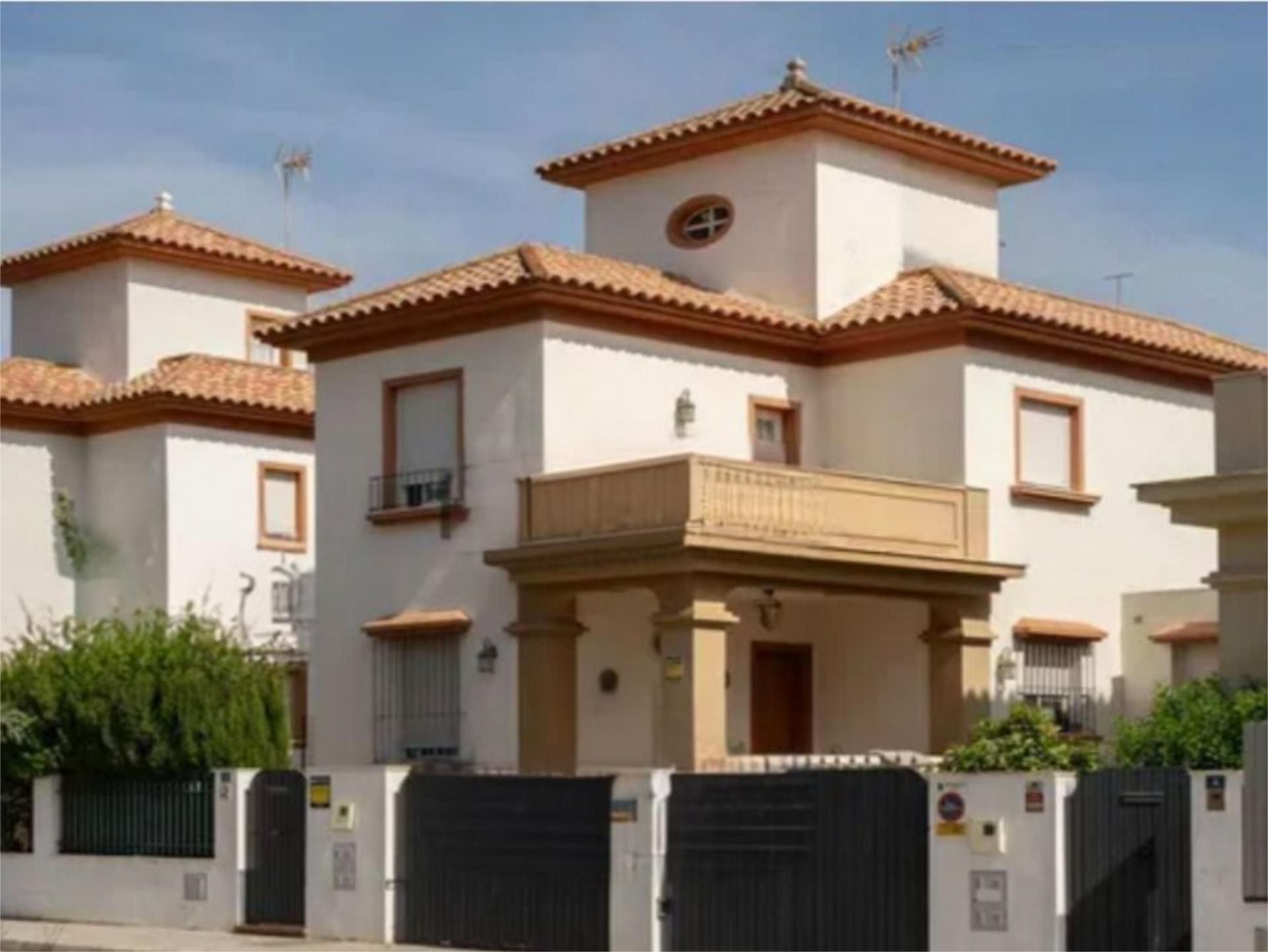 Vista exterior de Casa o xalet en venda en  Huelva Capital amb Aire condicionat, Calefacció i Jardí privat