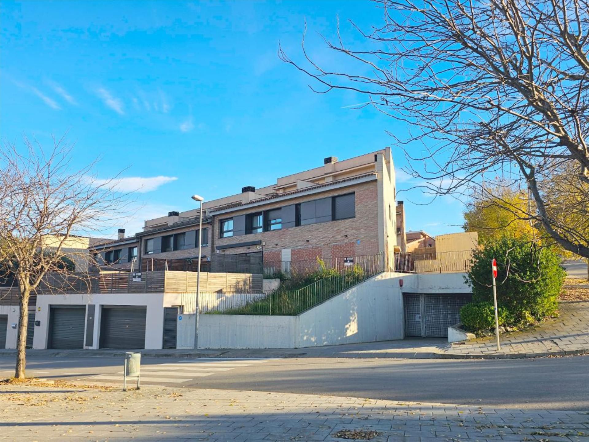 Vista exterior de Casa adosada en venda en Sant Quirze del Vallès amb Aire condicionat, Jardí privat i Parquet