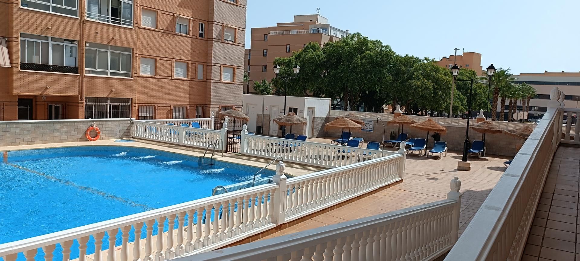 Piscina de Piso en venta en Roquetas de Mar con Aire acondicionado, Terraza y Piscina