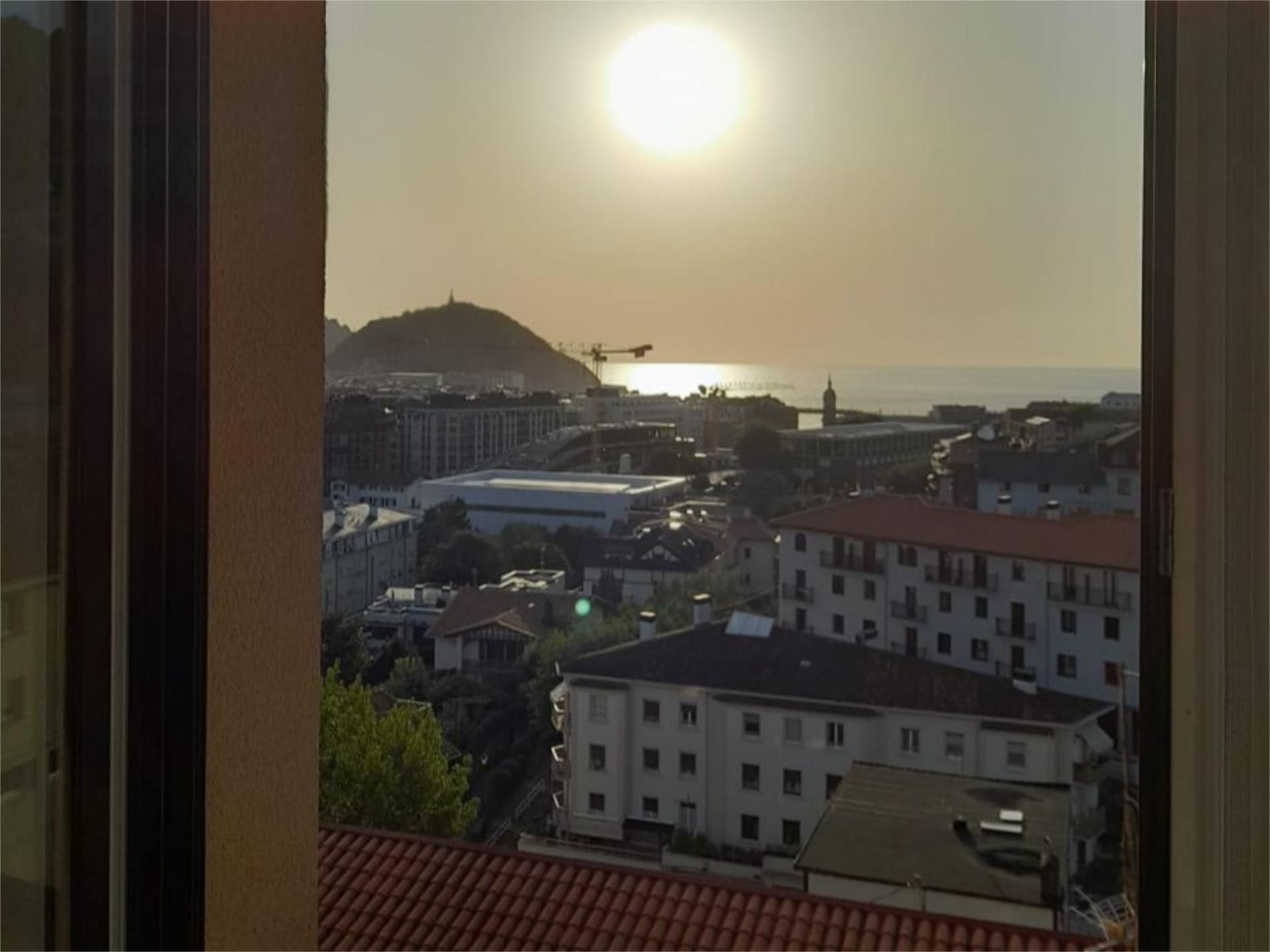 Vista exterior de Pis en venda en Donostia - San Sebastián 