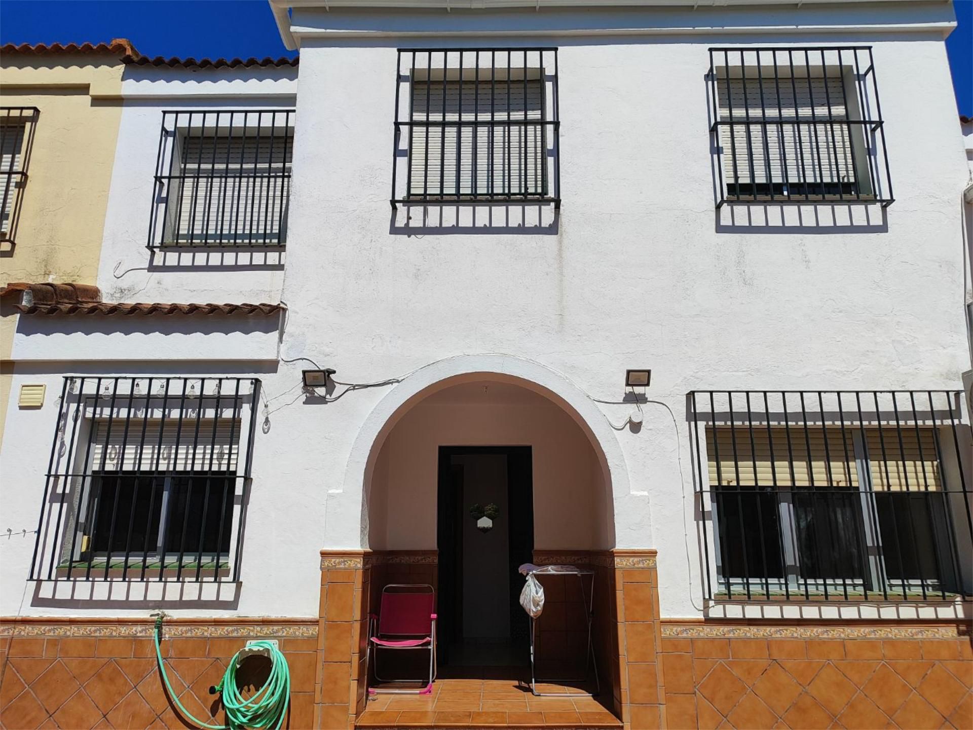 Vista exterior de Piso en venta en Dos Hermanas con Aire acondicionado y Terraza