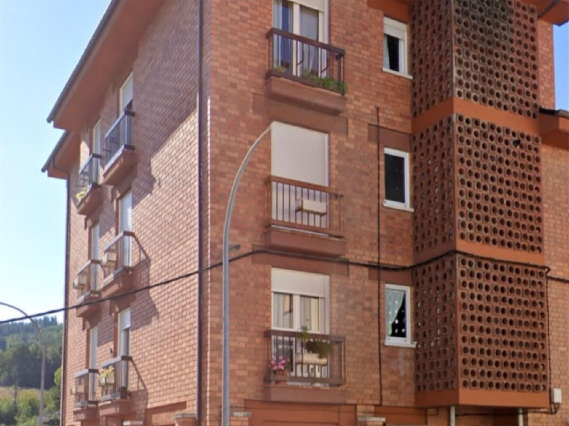 Vista exterior de Piso en venta en Vega de Espinareda con Calefacción, Trastero y Amueblado
