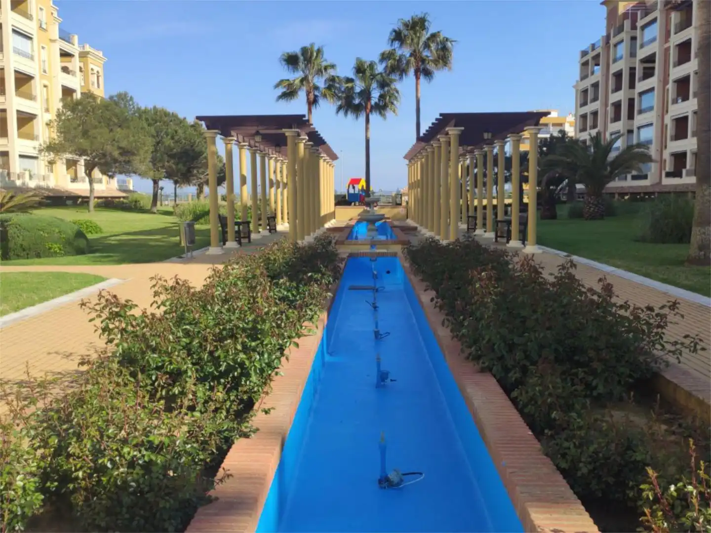 Schwimmbecken von Wohnung zum Verkauf in Ayamonte mit Privatgarten, Terrasse und Schwimmbad