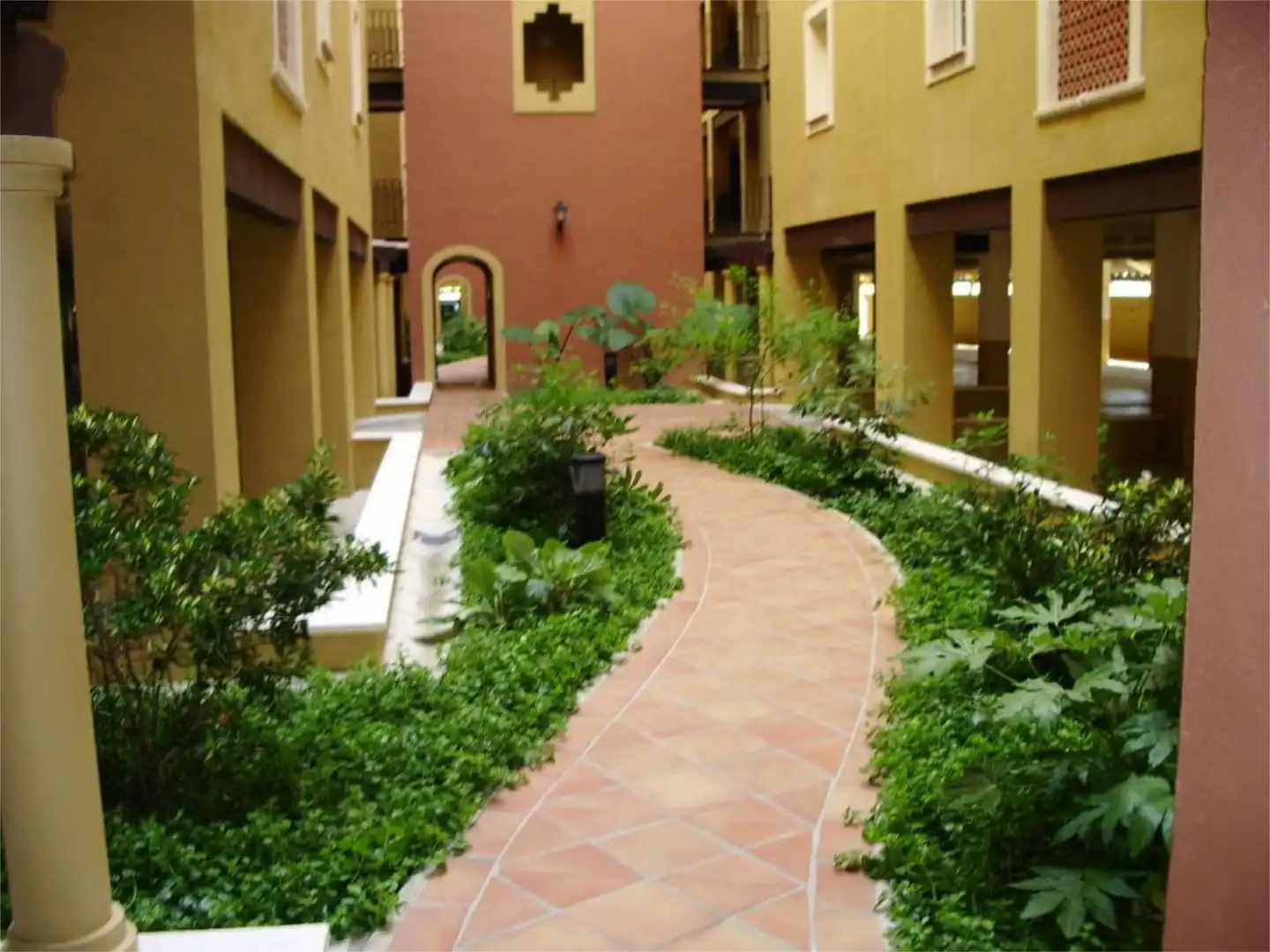 Wohnung zum Verkauf in Ayamonte mit Privatgarten, Terrasse und Schwimmbad