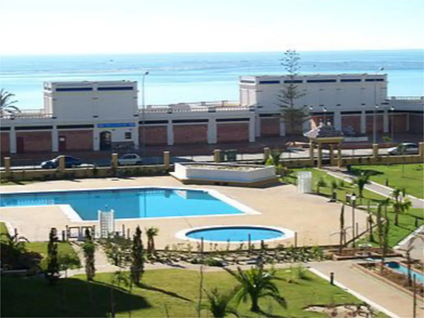 Schwimmbecken von Wohnung zum Verkauf in Ayamonte mit Privatgarten, Terrasse und Schwimmbad