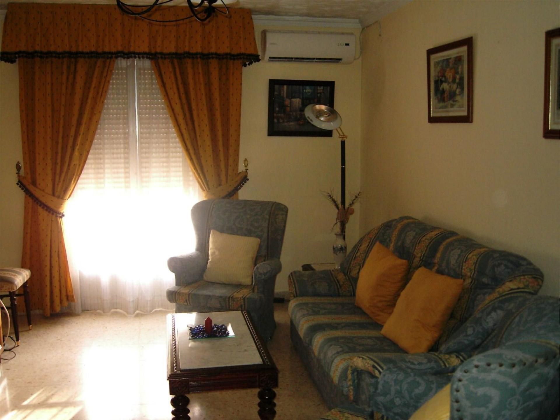Living room of Flat to rent in Puente Genil  with Air Conditioner, Heating and Furnished