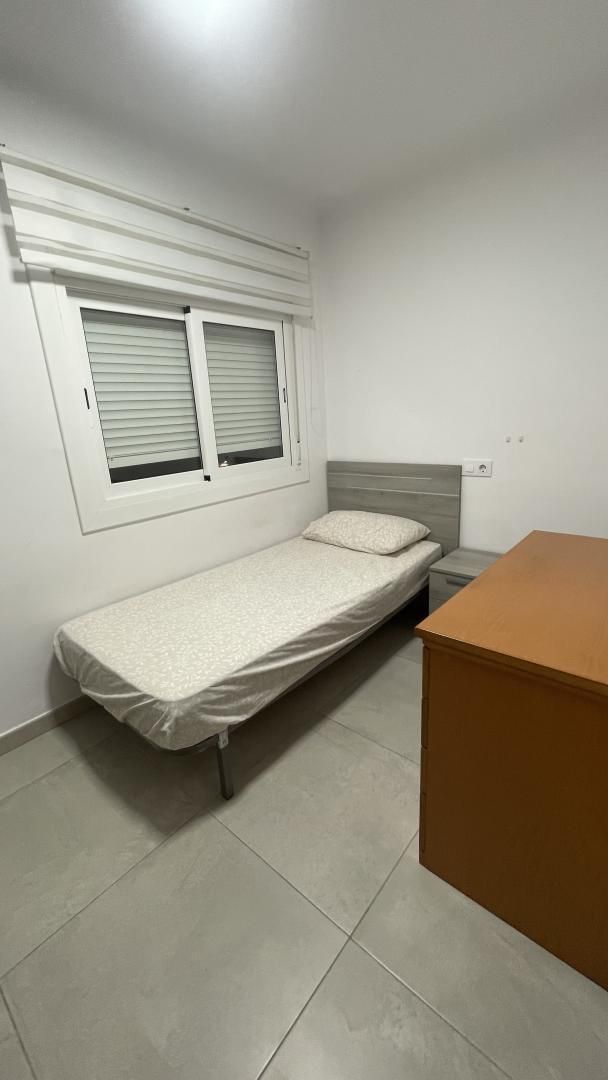 Dormitori de Pis per a compartir en  Tarragona Capital amb Parquet, Moblat i Balcó