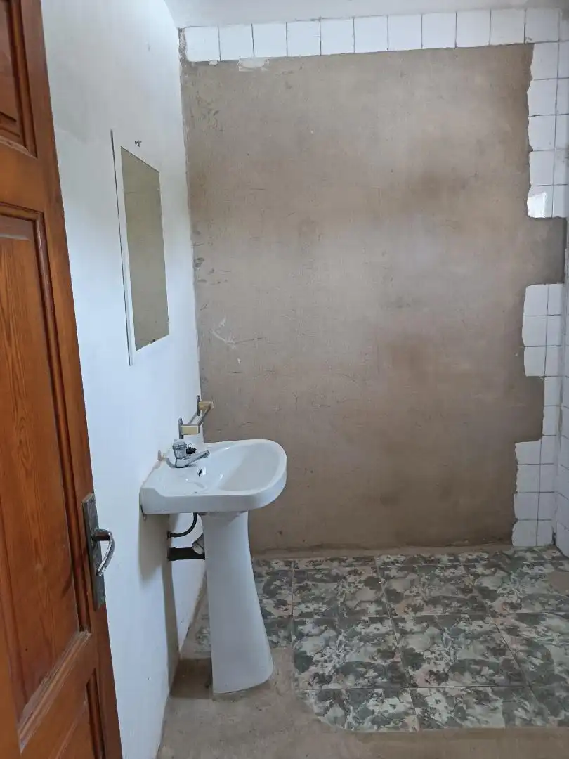 Industrial buildings for sale in Carretera Madrid, 77, Motilla del Palancar Bathroom of Industrial buildings for sale in Motilla del Palancar with Air Conditioner