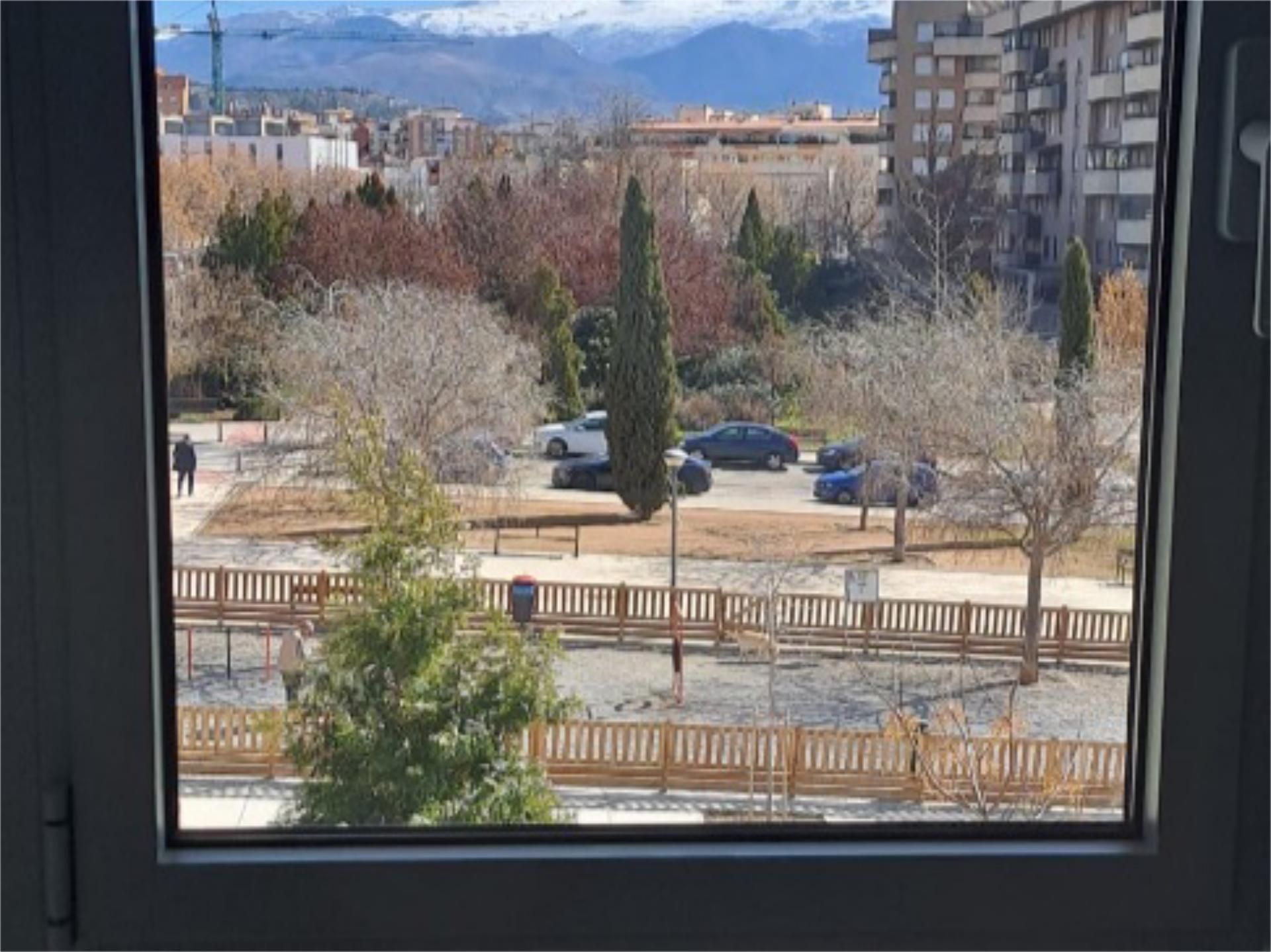 Vista exterior de Pis de lloguer en  Granada Capital amb Aire condicionat, Calefacció i Jardí privat