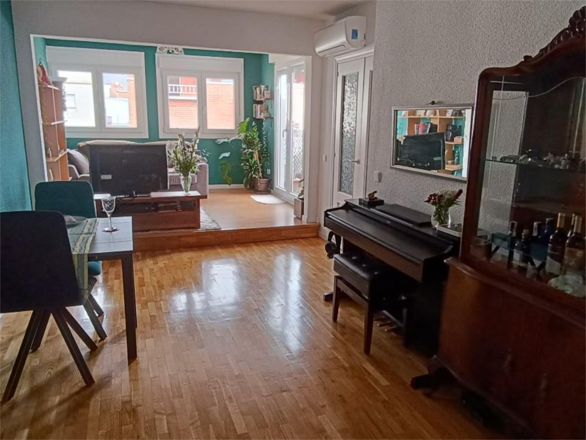 Sala d'estar de Àtic en venda en  Madrid Capital amb Aire condicionat i Terrassa