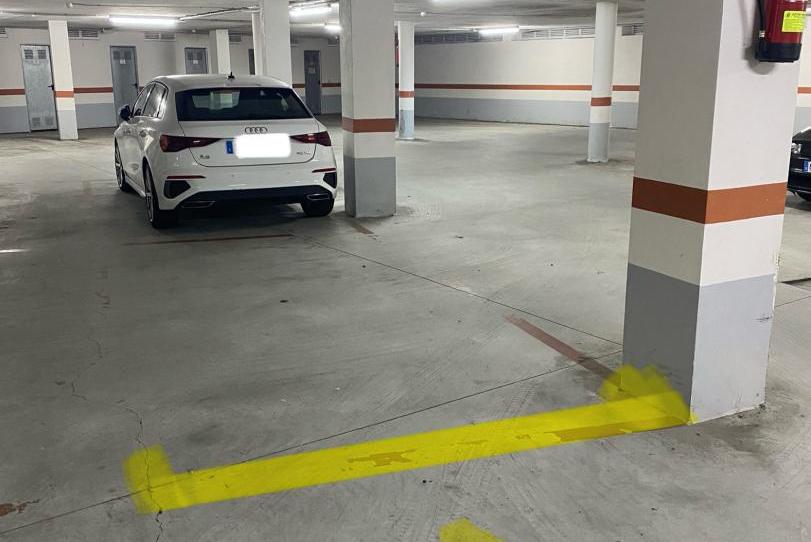 Garatge en venda a Rúa de Santiago, 35, Arzúa, A Coruña - imatge 1 Foto 1 de Garatge en venda a Rúa de Santiago, 35, Arzúa, A Coruña