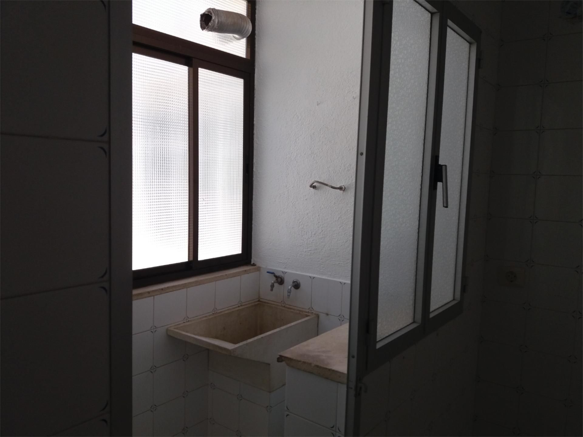 Bathroom of Flat for sale in Cabra del Santo Cristo  with Air Conditioner and Heating