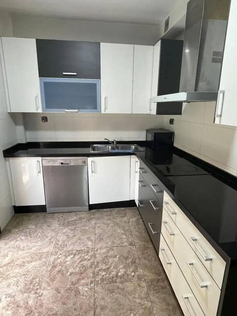Casa adosada en venta en Calle Querol, 19, San Lorenzo Cocina de Casa adosada en venta en Melilla con Aire acondicionado, Parquet y Terraza