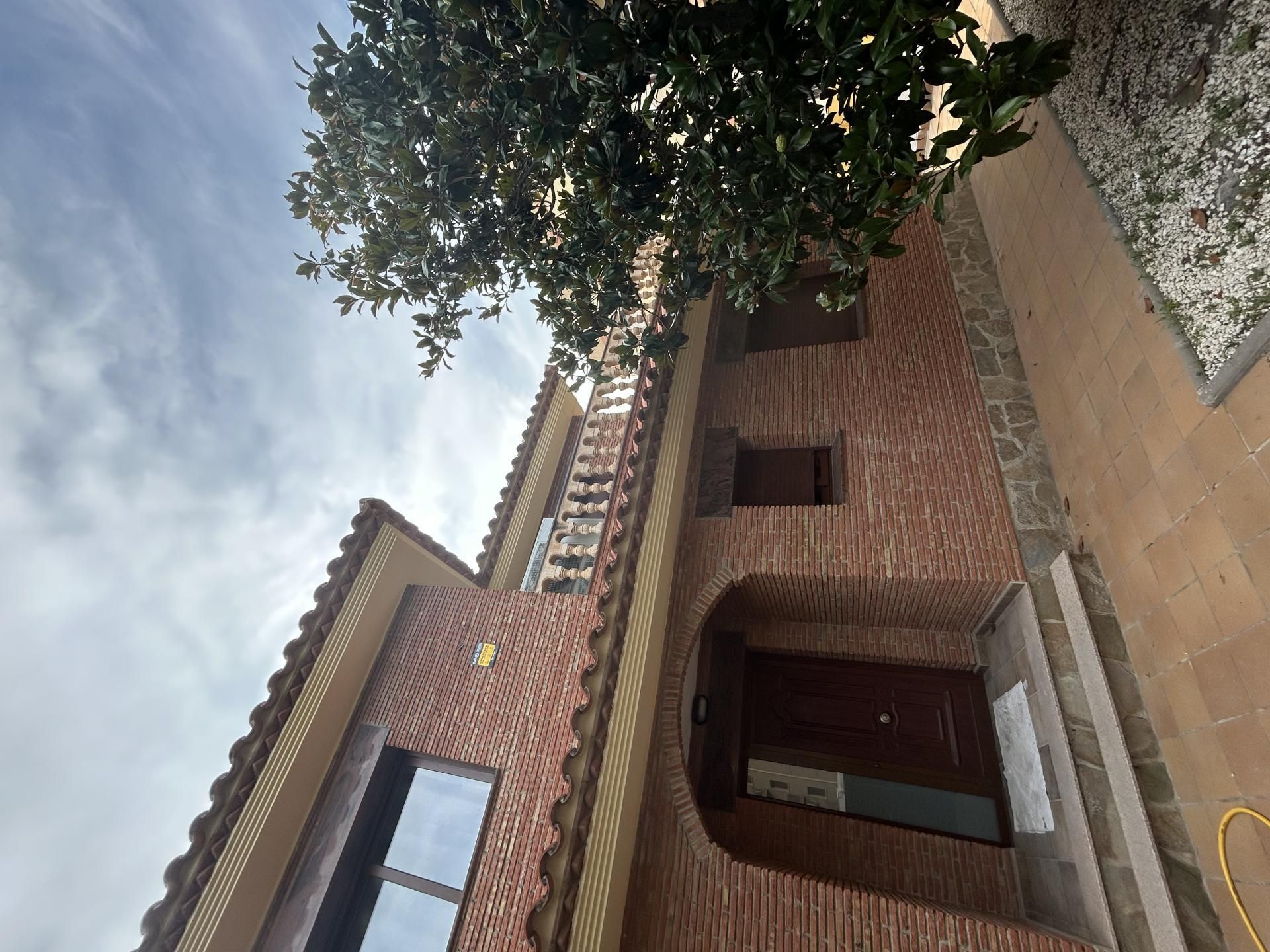 Vista exterior de Casa adosada en venda en Salou amb Aire condicionat, Terrassa i Piscina