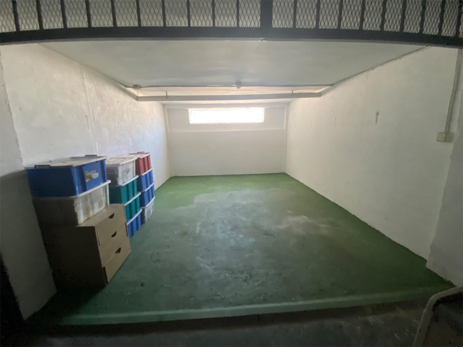 Garage for sale in San Fernando