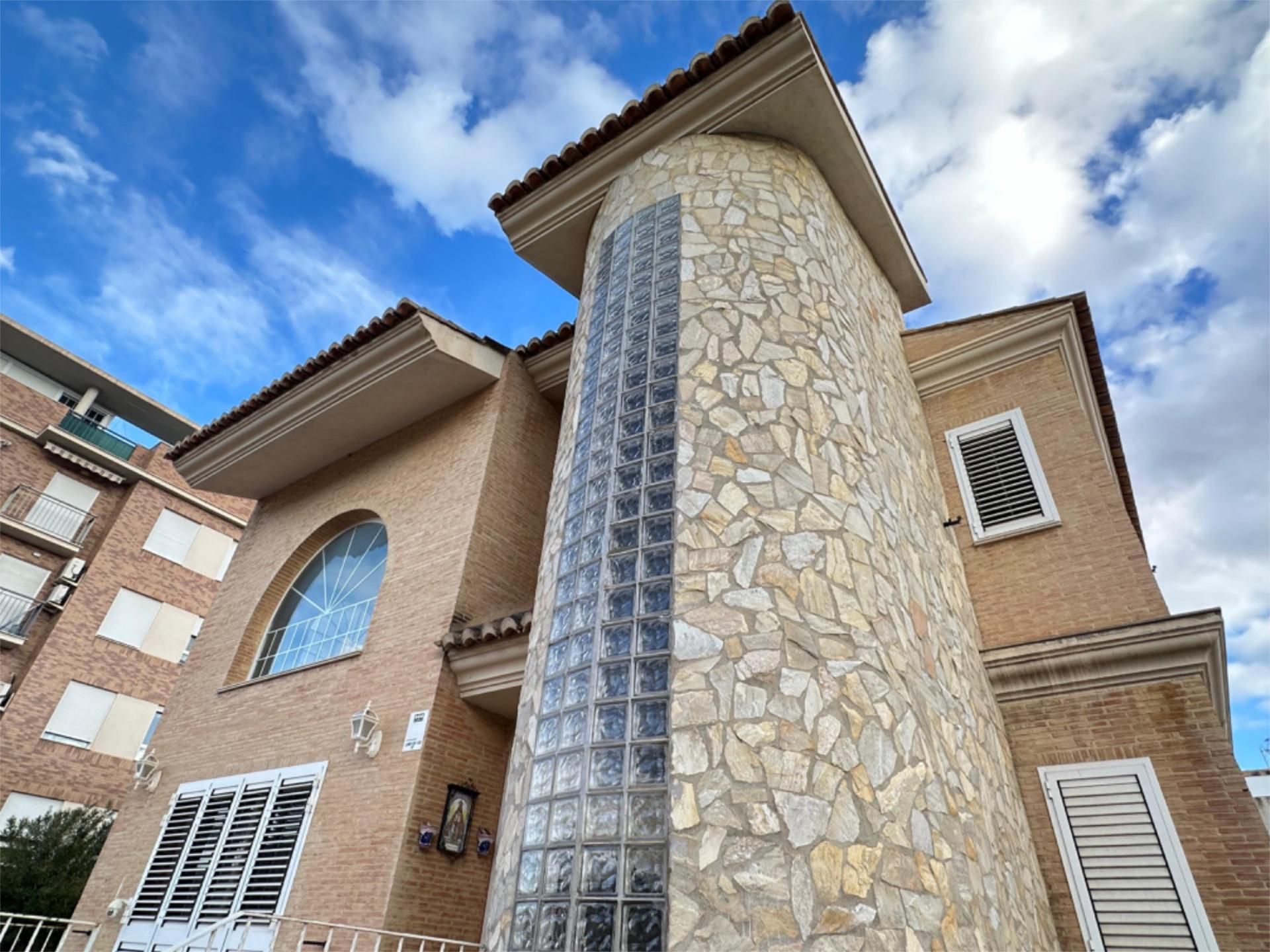 Vista exterior de Casa o xalet en venda en Torrent amb Aire condicionat, Calefacció i Terrassa