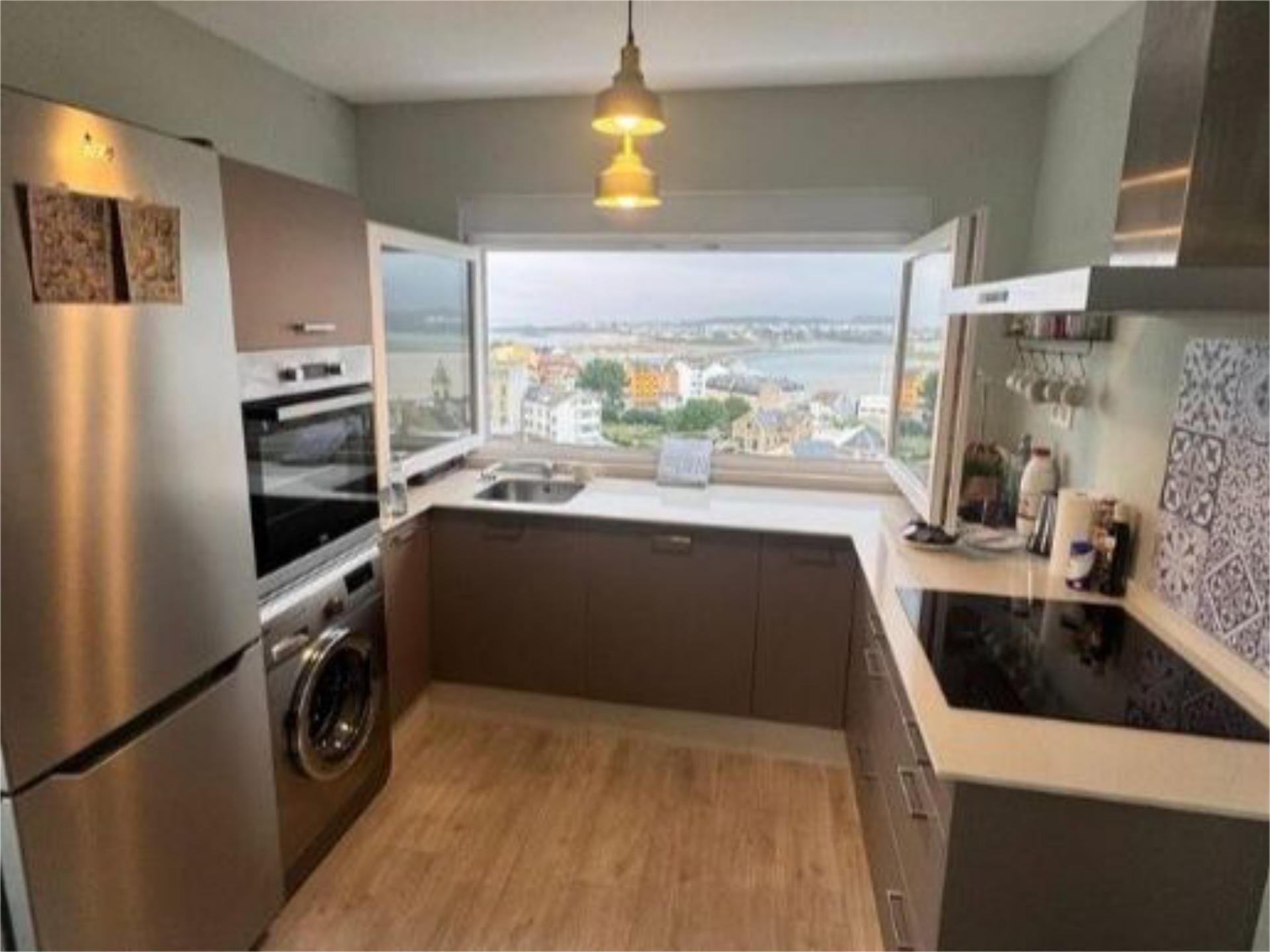 Kitchen of Attic to rent in Foz  with Terrace, Storage room and Furnished