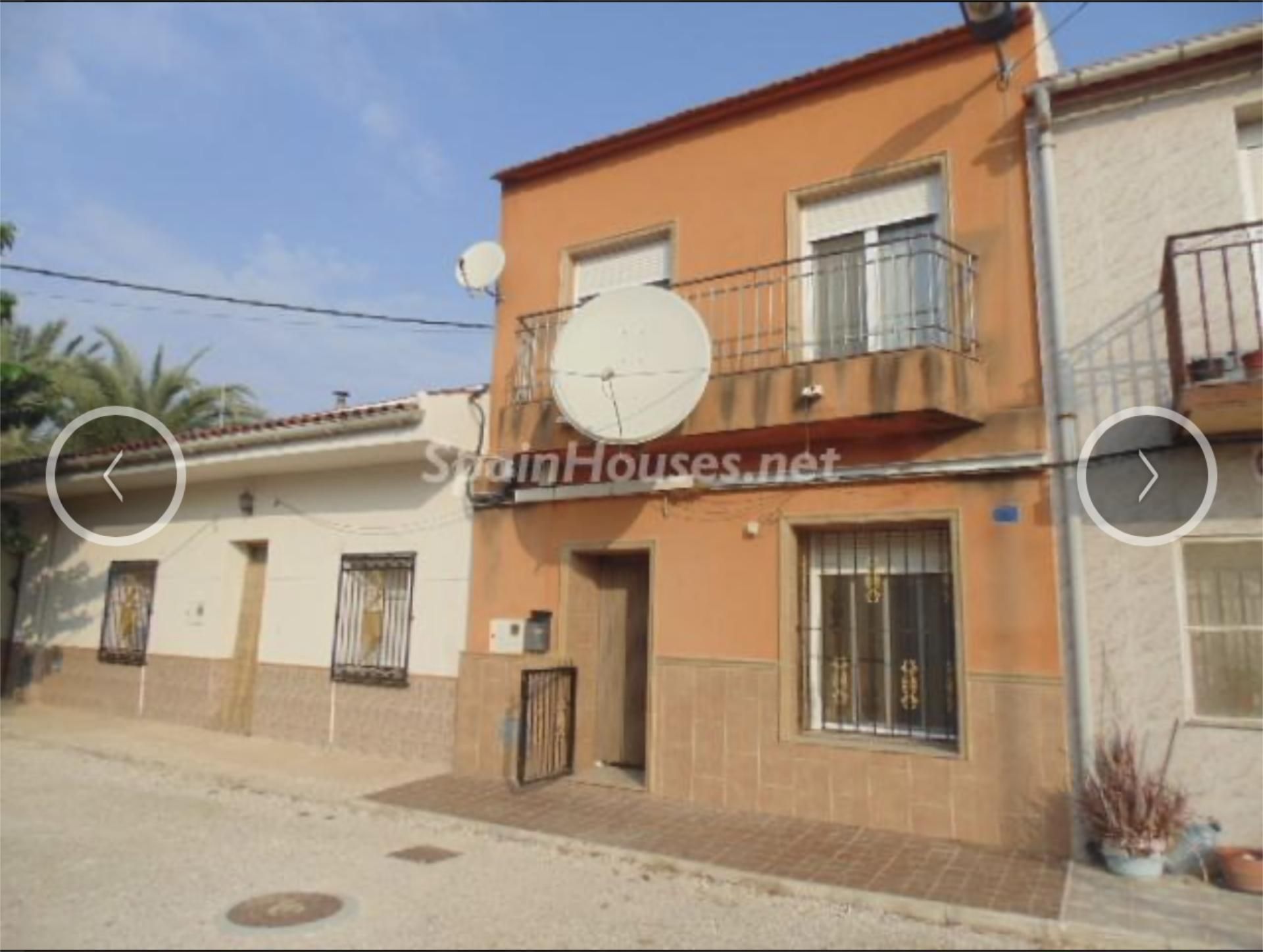 Vista exterior de Casa o xalet en venda en Crevillent amb Aire condicionat, Terrassa i Piscina