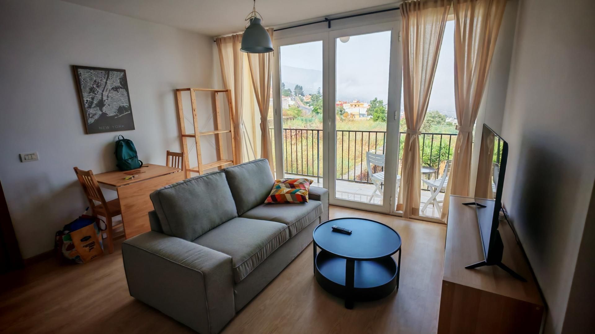 Living room of Flat to rent in La Orotava  with Parquet flooring, Terrace and Furnished