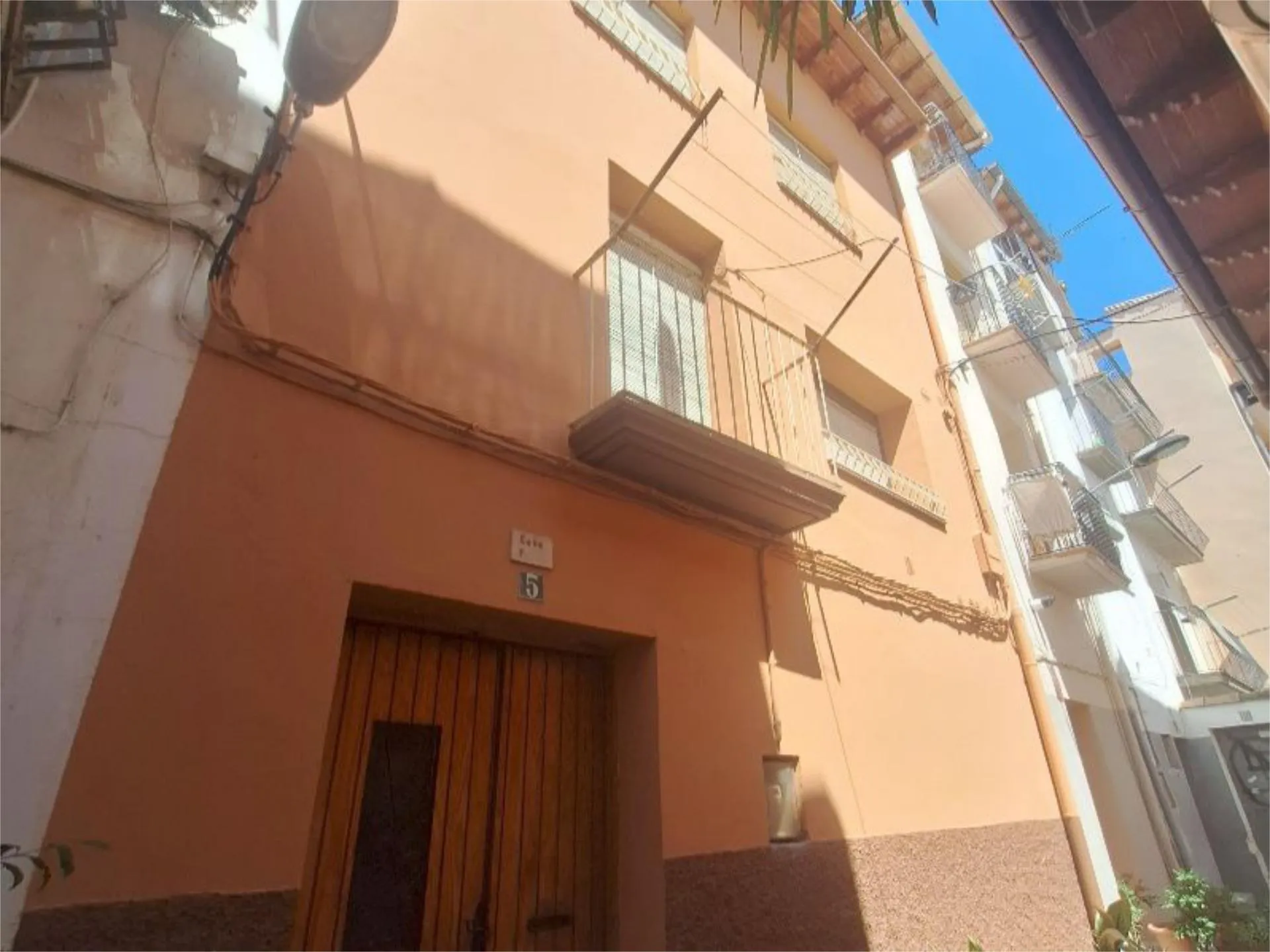 Casa adosada en venta en Calle Vall, 5, Graus Vista exterior de Casa adosada en venta en Graus con Jardín privado, Trastero y Amueblado