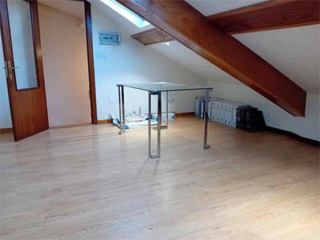 Oficina en Alquiler en Rianxo