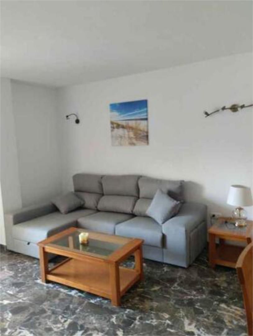 Sala d'estar de Pis de lloguer en Fuengirola amb Terrassa, Piscina i Moblat