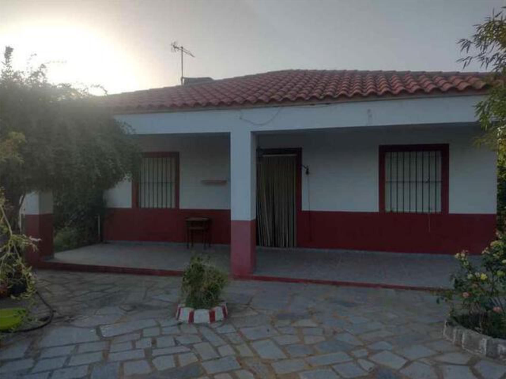 Vista exterior de Casa adosada en venda en Zalamea de la Serena amb Piscina