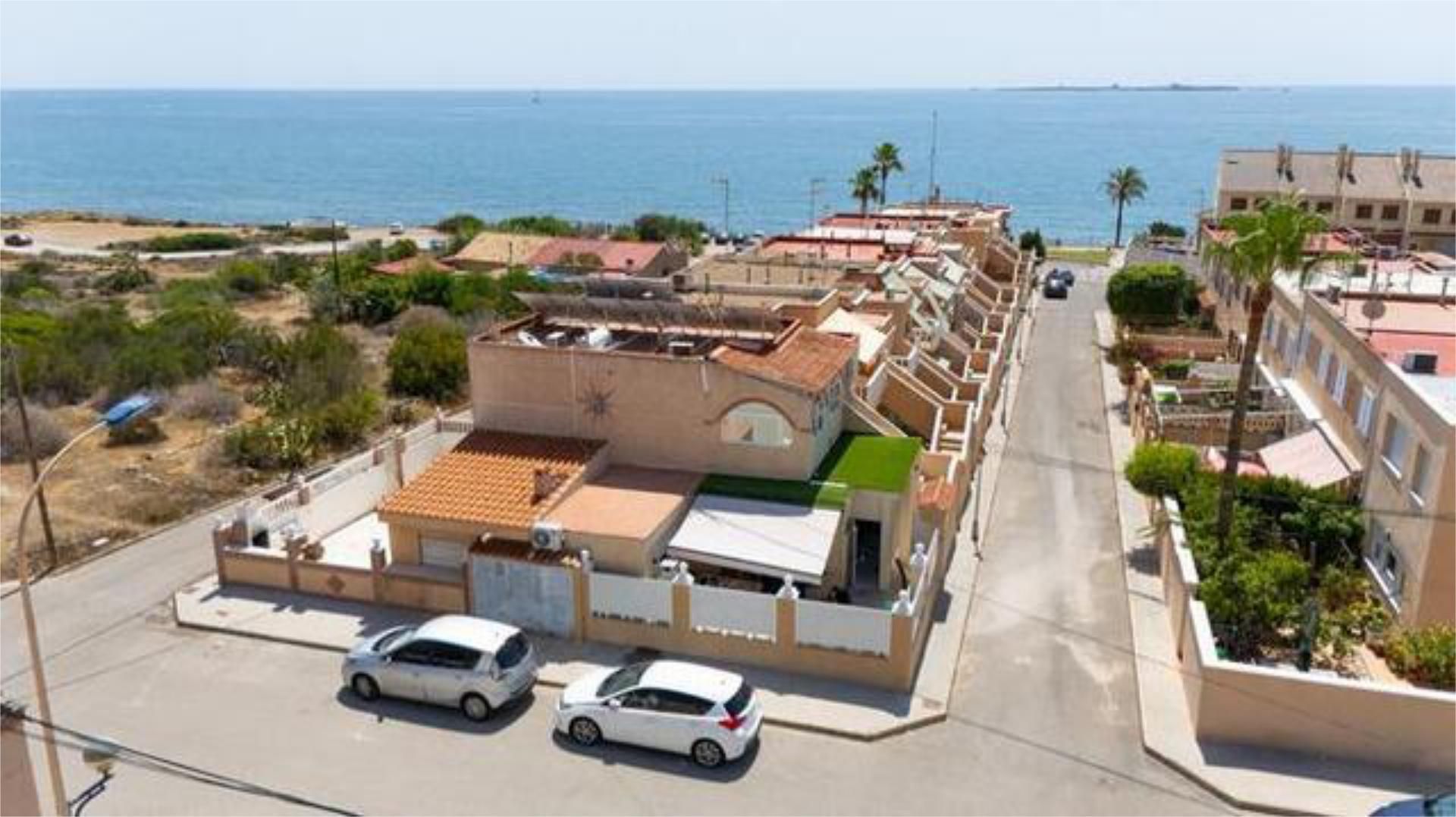 Vista exterior de Casa adosada de lloguer en Santa Pola amb Calefacció, Jardí privat i Terrassa
