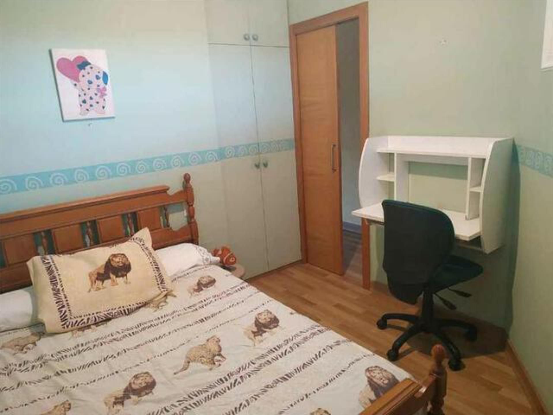 Dormitori de Apartament de lloguer en Oleiros amb Terrassa i Moblat