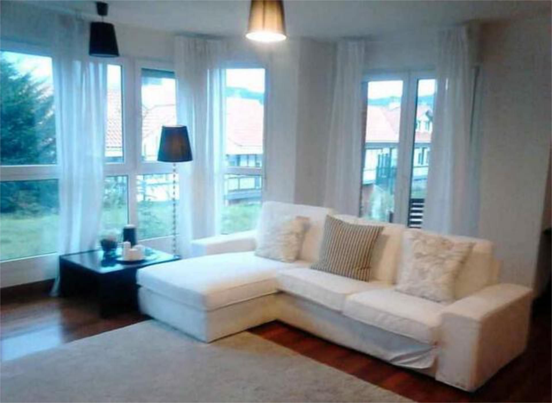 Sala de estar de Casa adosada en venta en Santurtzi  con Calefacción, Jardín privado y Terraza
