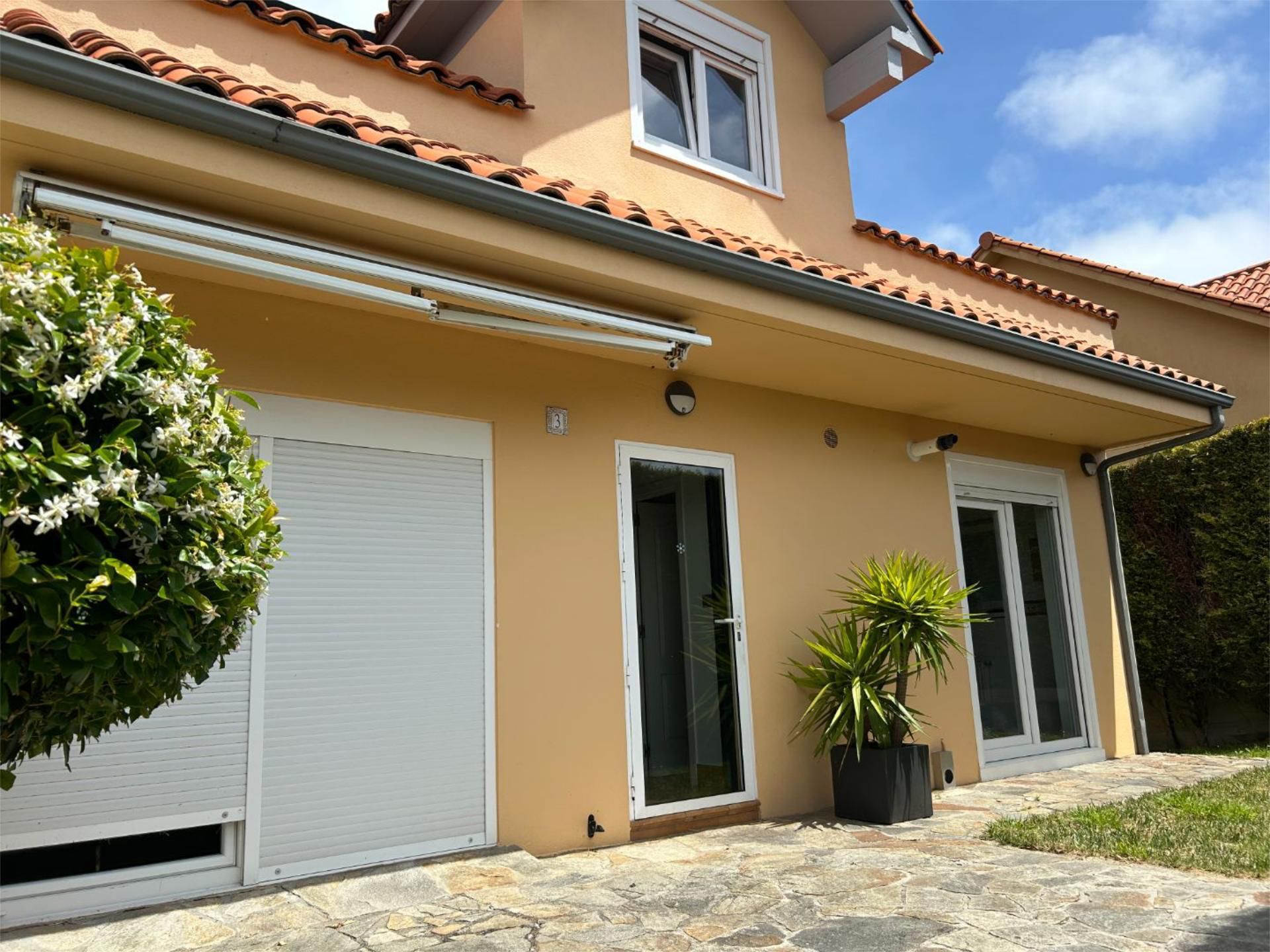 Vista exterior de Piso en venta en A Coruña Capital  con Calefacción, Jardín privado y Parquet