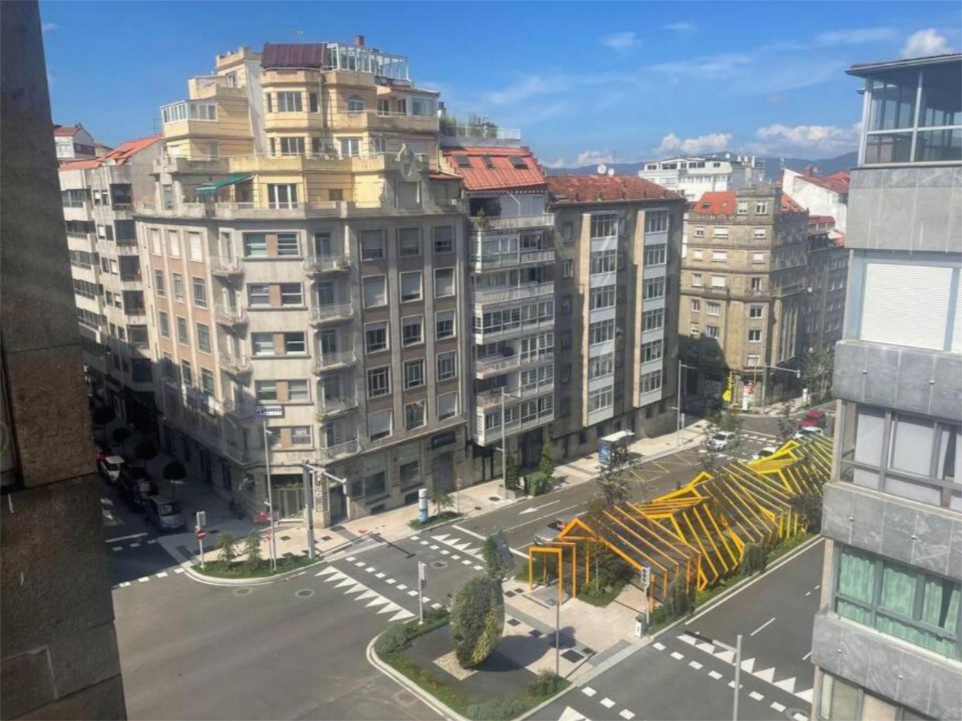 Vista exterior de Pis per a compartir en Vigo  amb Calefacció, Terrassa i Moblat