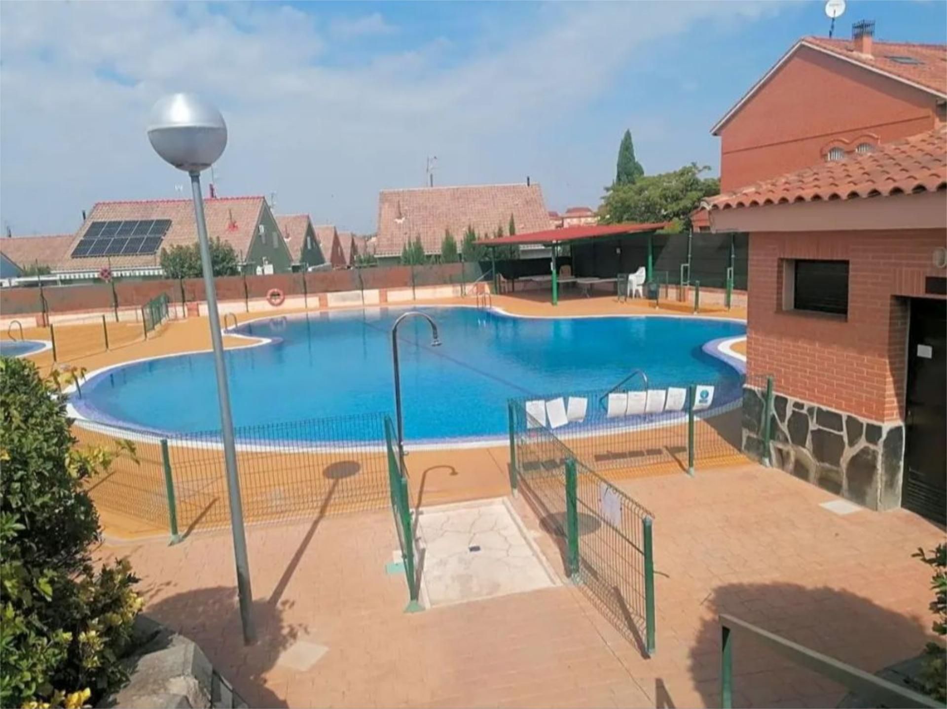 Swimming pool of Flat for sale in Ontígola  with Air Conditioner, Heating and Storage room