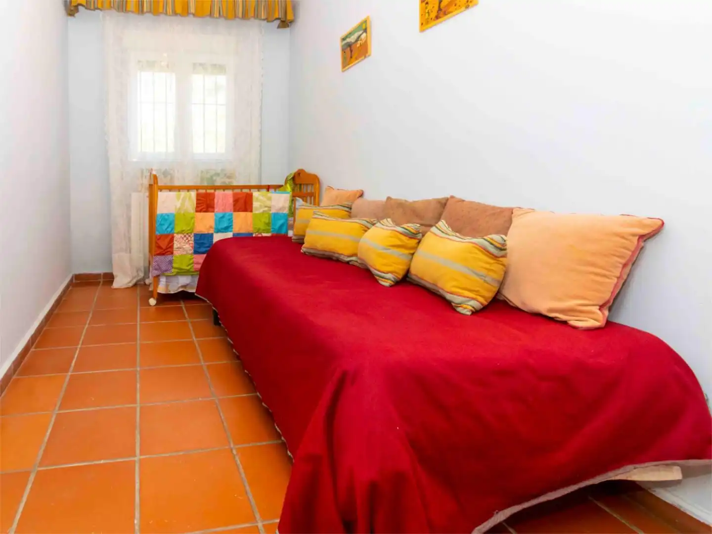 Casa o xalet en venda a Carretera de Sevilla, 9, Carretera de Sevilla - Los Montitos Dormitori de Casa o xalet en venda en Badajoz amb Aire condicionat, Calefacció i Jardí privat