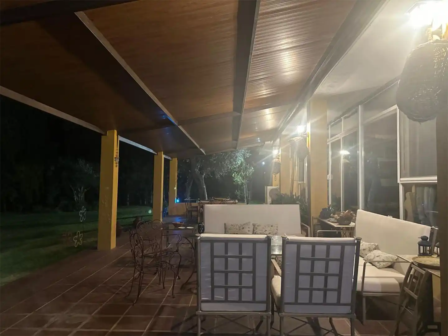 Casa o xalet en venda a Carretera de Sevilla, 9, Carretera de Sevilla - Los Montitos Terrassa de Casa o xalet en venda en Badajoz amb Aire condicionat, Calefacció i Jardí privat
