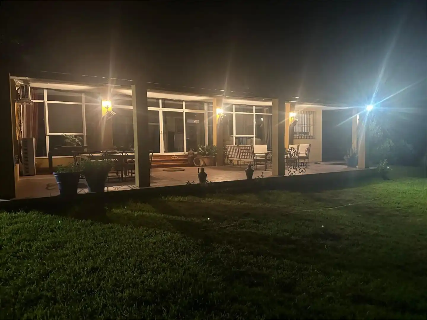 Casa o xalet en venda a Carretera de Sevilla, 9, Carretera de Sevilla - Los Montitos Terrassa de Casa o xalet en venda en Badajoz amb Aire condicionat, Calefacció i Jardí privat
