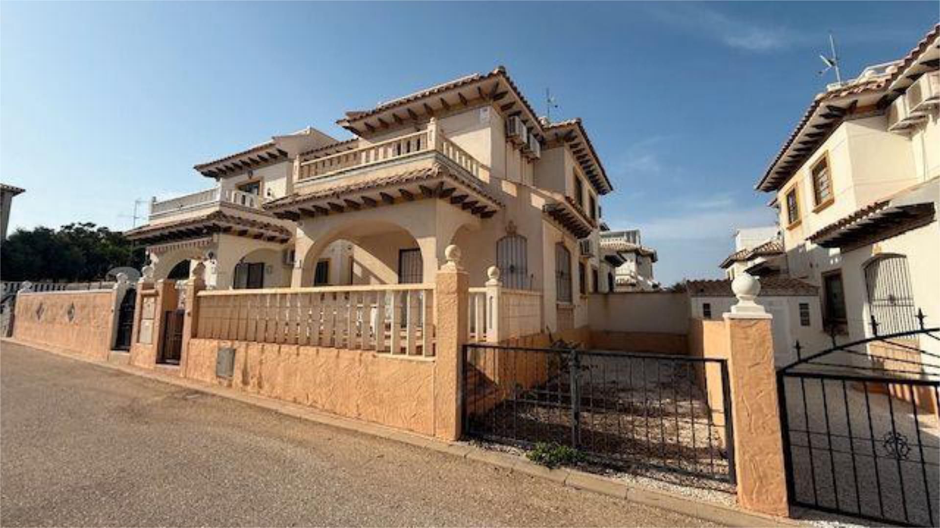 Exterior view of Single-family semi-detached for sale in Orihuela  with Terrace and Swimming Pool