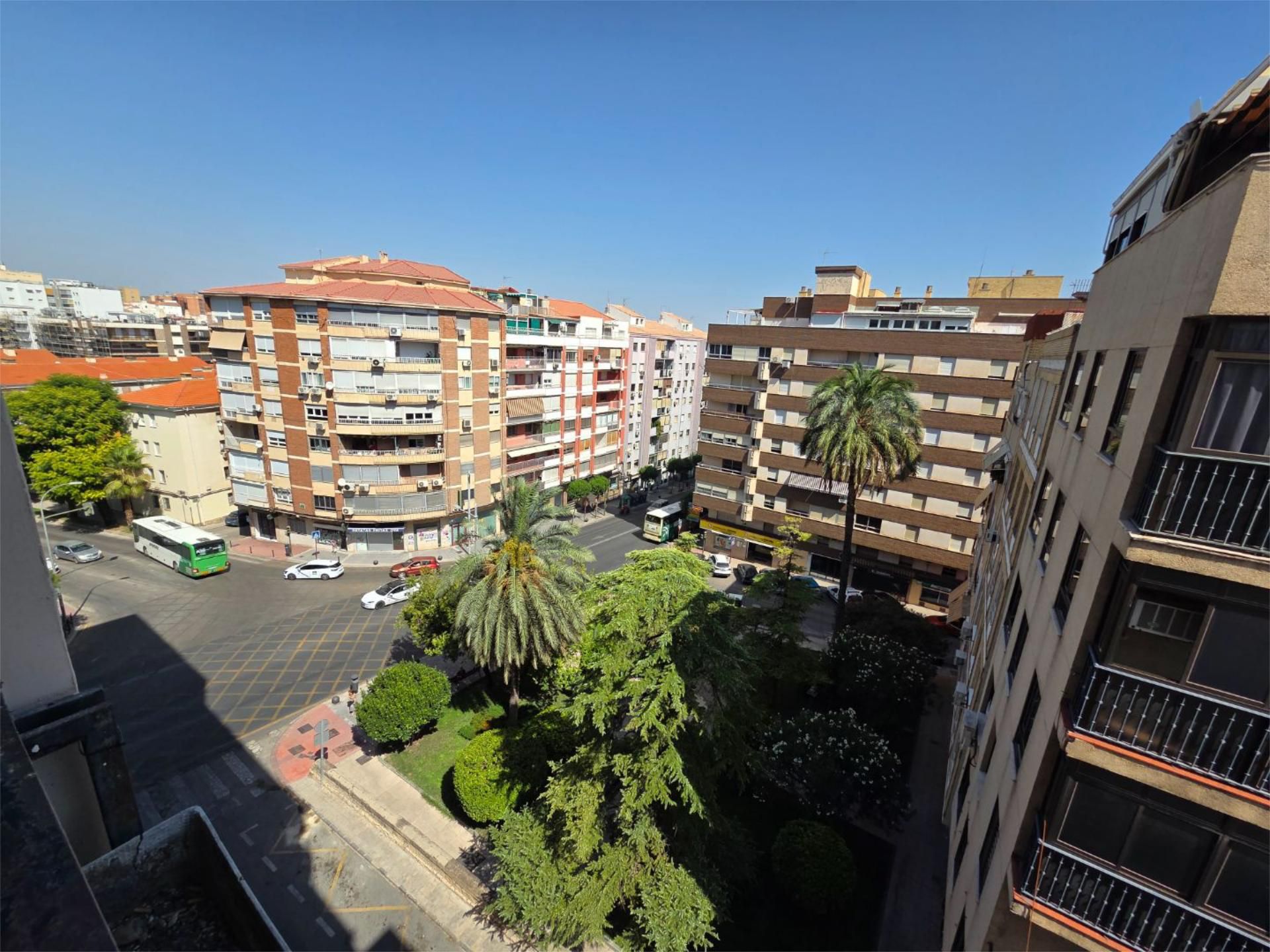 Vista exterior de Pis en venda en  Jaén Capital amb Aire condicionat i Terrassa