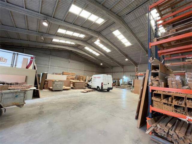 Nave industrial en Alquiler en Chozas de Canales