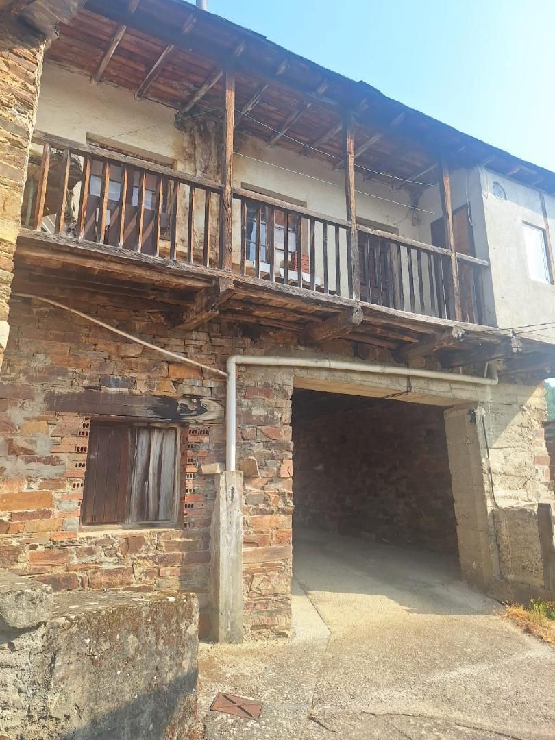 Exterior view of Country house for sale in Villafranca del Bierzo  with Private garden, Terrace and Storage room