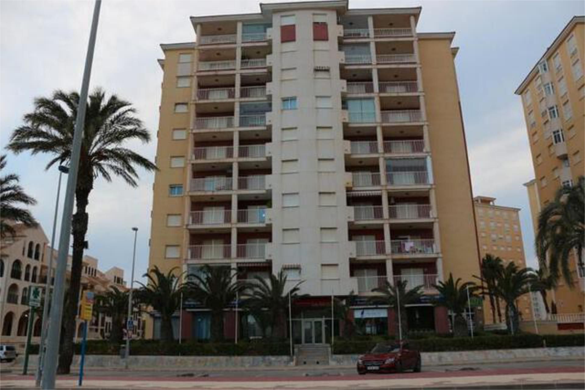Vista exterior de Estudio de alquiler en La Manga del Mar Menor con Calefacción, Jardín privado y Piscina